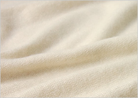 カシミヤクルーネックセーター