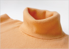 カシミヤタートルネックセーター