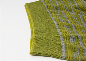 カシミヤクルーネックセーター/イエローグリ－ン